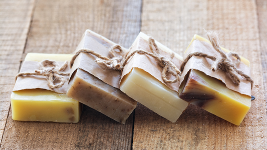 Le Rôle des Huiles Végétales dans un Savon Naturel : Pourquoi Elles Sont Essentielles