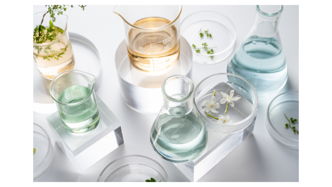 Parfums en Cosmétique : Naturels, Synthétiques, Allergènes, Comment S'y Retrouver ?